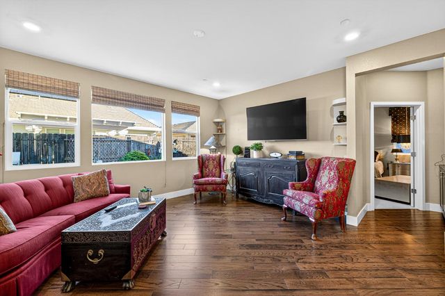 7048 Orbital Ln, Roseville, CA 95747