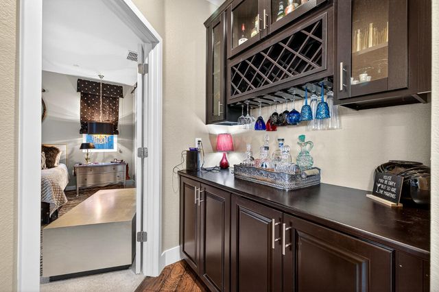 7048 Orbital Ln, Roseville, CA 95747