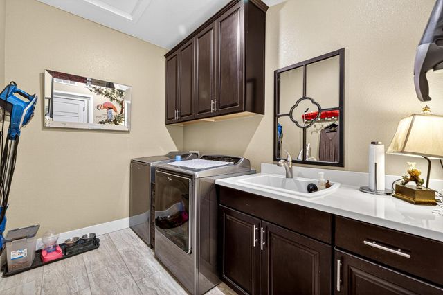 7048 Orbital Ln, Roseville, CA 95747