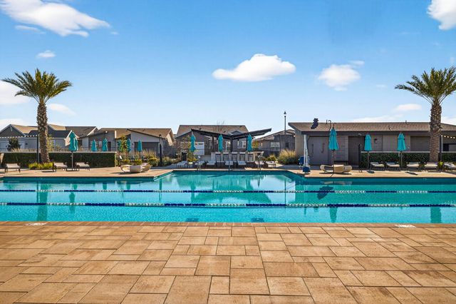 7048 Orbital Ln, Roseville, CA 95747