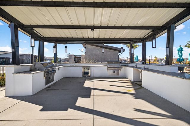 7048 Orbital Ln, Roseville, CA 95747