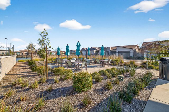 7048 Orbital Ln, Roseville, CA 95747