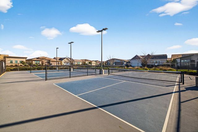 7048 Orbital Ln, Roseville, CA 95747