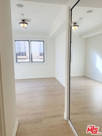 345 S Reeves Drive 301, Beverly Hills, CA 90212