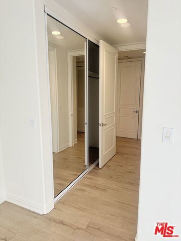 345 S Reeves Drive 301, Beverly Hills, CA 90212