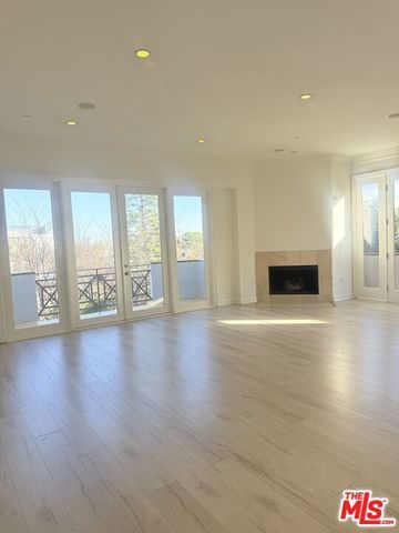 345 S Reeves Drive 301, Beverly Hills, CA 90212