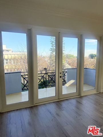 345 S Reeves Drive 301, Beverly Hills, CA 90212