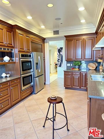 345 S Reeves Drive 301, Beverly Hills, CA 90212