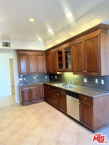 345 S Reeves Drive 301, Beverly Hills, CA 90212