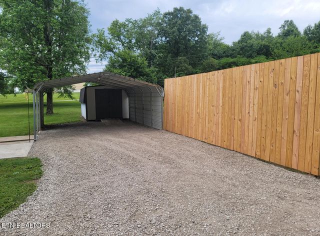 2670 Ellejoy Rd, Walland, TN 37886