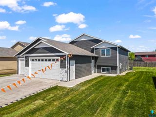 906 Birch St, Harrisburg, SD 57032