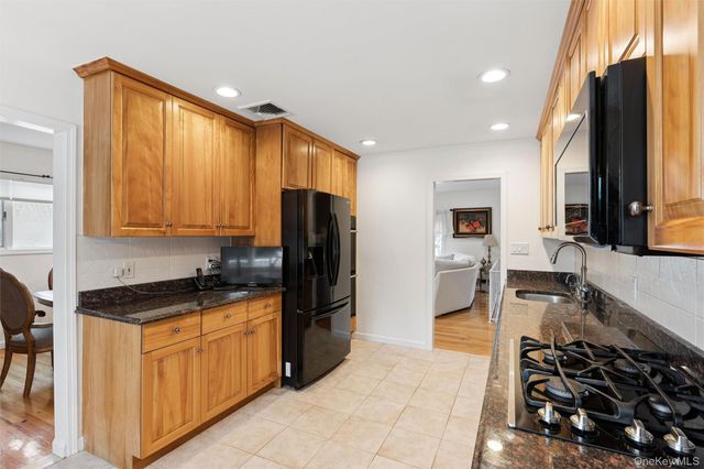2919 Bond Drive, Merrick, NY 11566