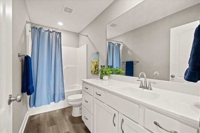 12705 Applewood Drive, Grandview, MO 64030