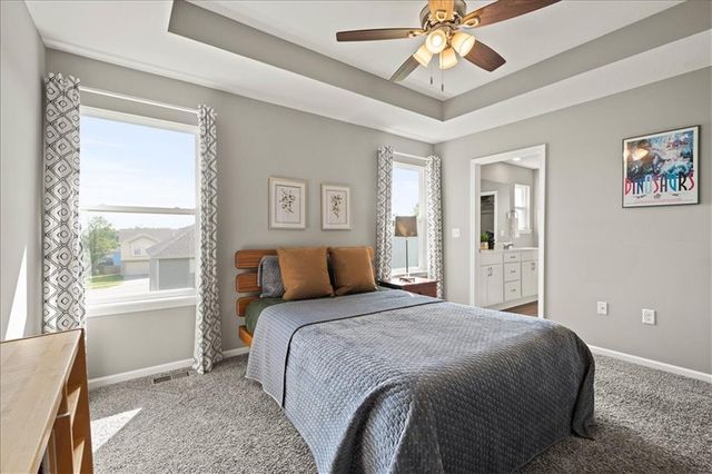 12705 Applewood Drive, Grandview, MO 64030