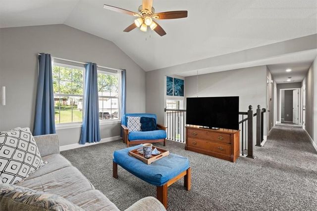 12705 Applewood Drive, Grandview, MO 64030