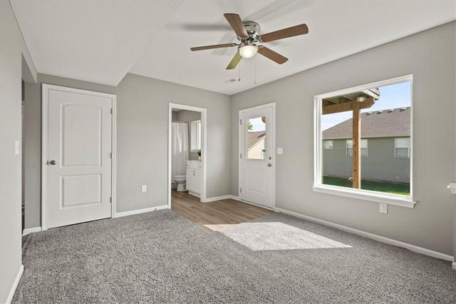 12705 Applewood Drive, Grandview, MO 64030