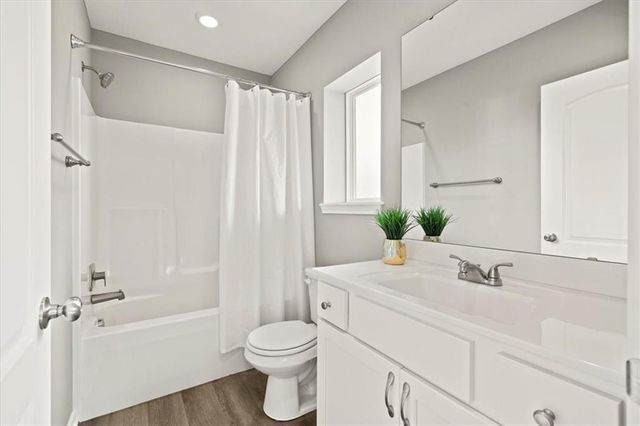 12705 Applewood Drive, Grandview, MO 64030