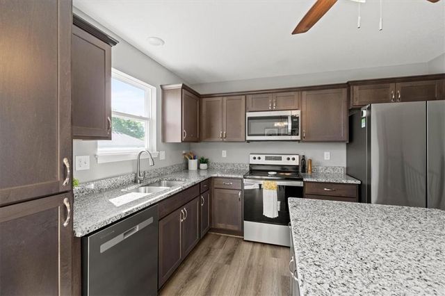 12705 Applewood Drive, Grandview, MO 64030