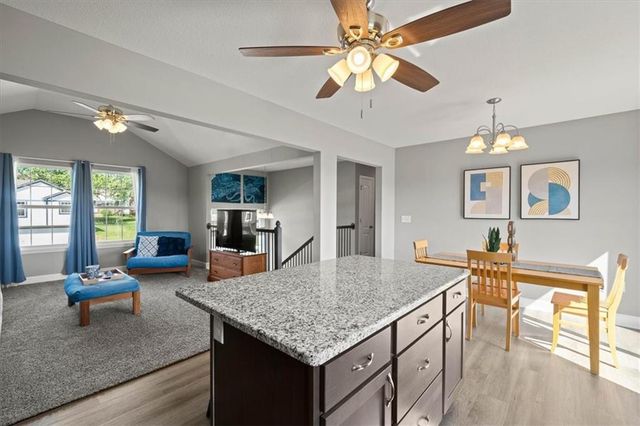 12705 Applewood Drive, Grandview, MO 64030