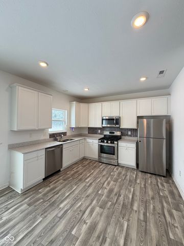 1184 Lakeshore Drive, Greenwood, IN 46143