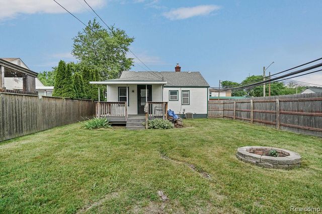 1029 Cora Street, Wyandotte, MI 48192
