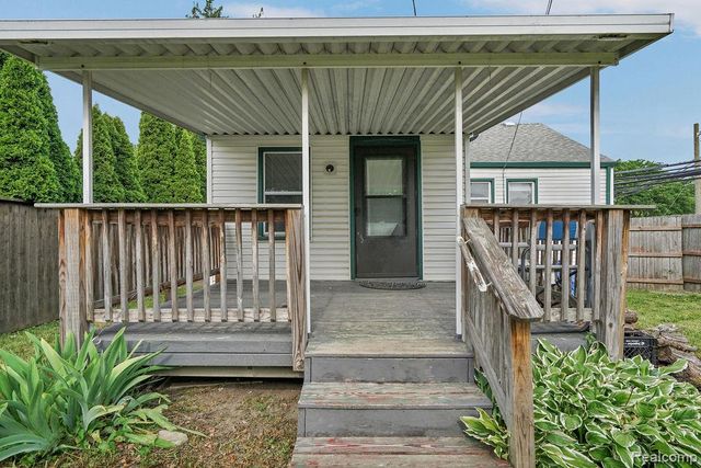 1029 Cora Street, Wyandotte, MI 48192