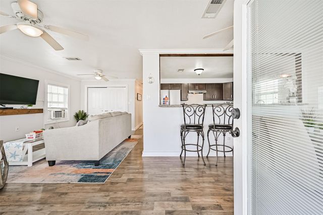 4622 Bayou Lane, Hitchcock, TX 77563