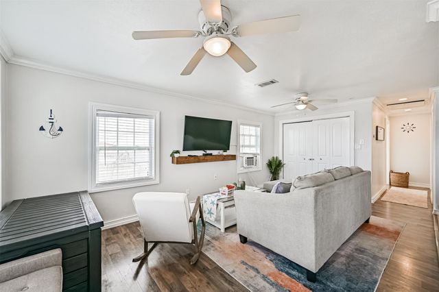 4622 Bayou Lane, Hitchcock, TX 77563