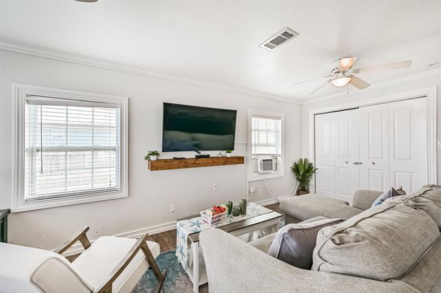 4622 Bayou Lane, Hitchcock, TX 77563