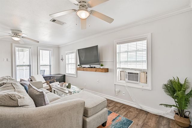 4622 Bayou Lane, Hitchcock, TX 77563