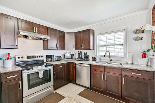 4622 Bayou Lane, Hitchcock, TX 77563