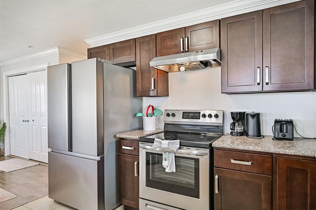 4622 Bayou Lane, Hitchcock, TX 77563