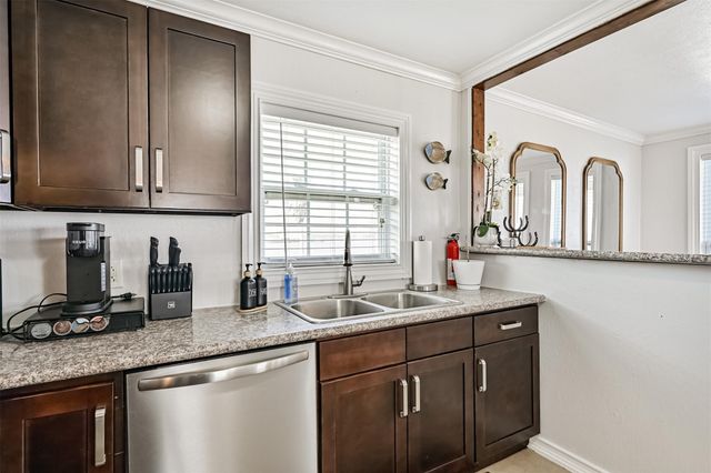 4622 Bayou Lane, Hitchcock, TX 77563