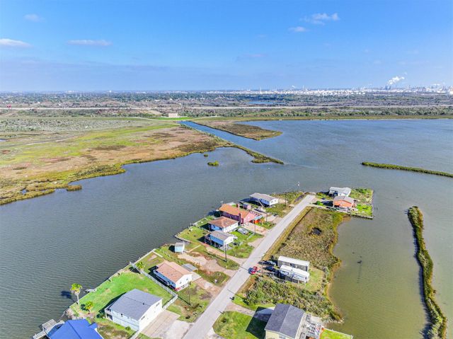 4622 Bayou Lane, Hitchcock, TX 77563