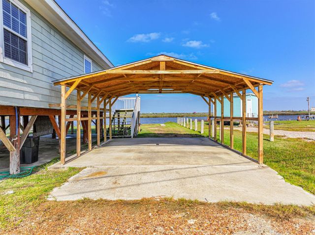 4622 Bayou Lane, Hitchcock, TX 77563