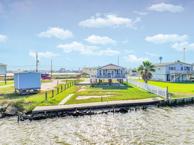 4622 Bayou Lane, Hitchcock, TX 77563