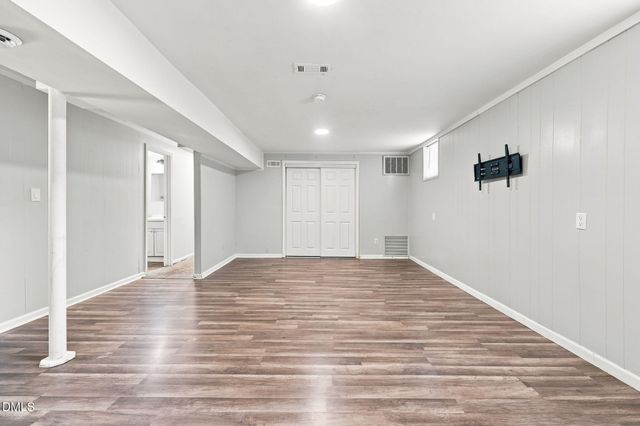 8718 Rollingwood Road, Chapel Hill, NC 27516
