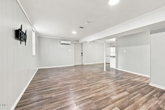 8718 Rollingwood Road, Chapel Hill, NC 27516