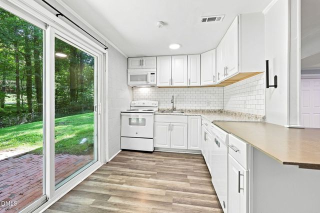 8718 Rollingwood Road, Chapel Hill, NC 27516
