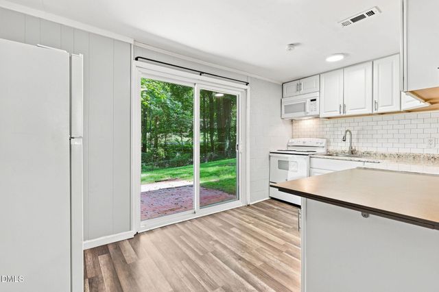 8718 Rollingwood Road, Chapel Hill, NC 27516