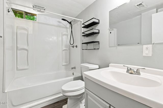 8718 Rollingwood Road, Chapel Hill, NC 27516