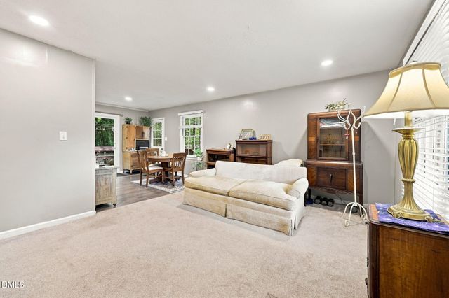 8718 Rollingwood Road, Chapel Hill, NC 27516