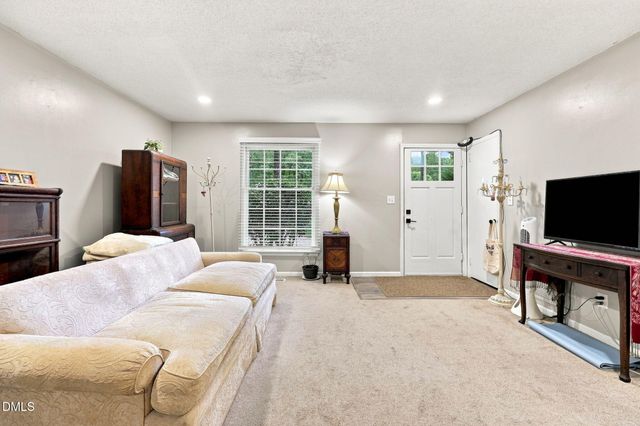8718 Rollingwood Road, Chapel Hill, NC 27516