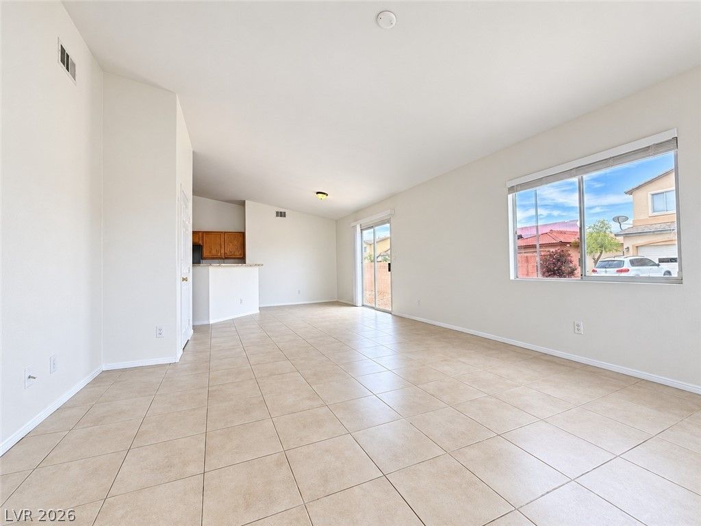 2729 Dorado Vista Street, Las Vegas, NV 89108 — photo 4