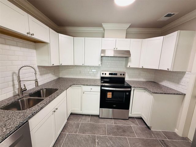 2403 NE 11TH STREET, Gainesville, FL 32609