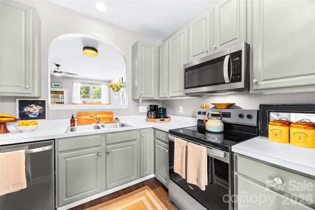 8456 Chaceview Court, Charlotte, NC 28269