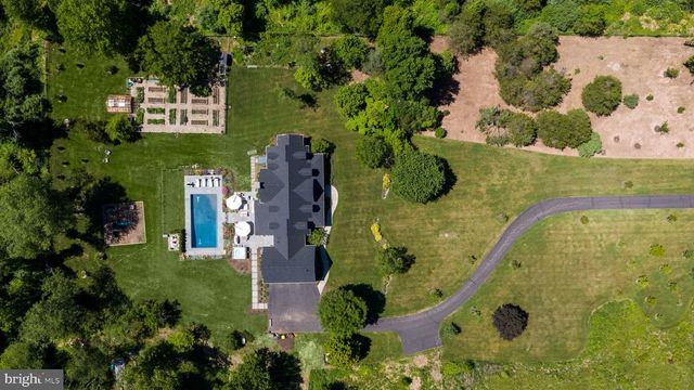 6230 SAW MILL RD, New Hope, PA 18938
