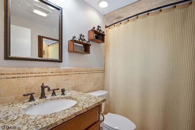 134 Marion Ct, Pompton Lakes Boro, NJ 07442