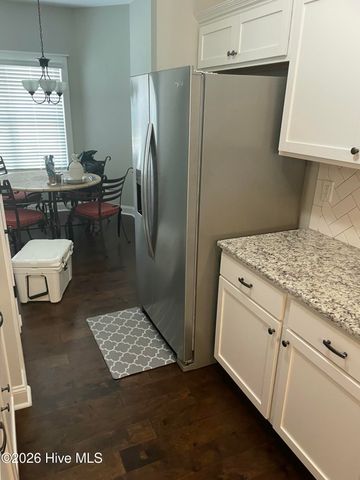 1823 Fox Den Way 2, Greenville, NC 27858