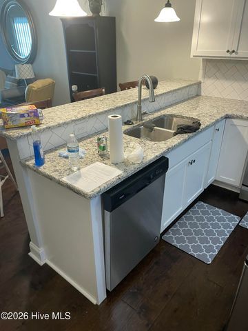 1823 Fox Den Way 2, Greenville, NC 27858